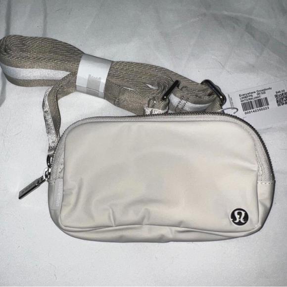 lululemon Everywhere Crossbody Bag in White Opal/Raw Linen/White